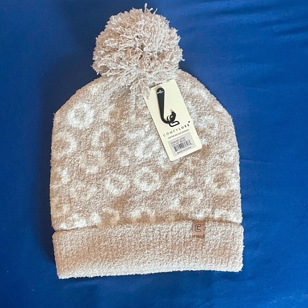 NWT Comfy Luxe Leopard Print Beanie with Pom Pom & Sherpa Lining